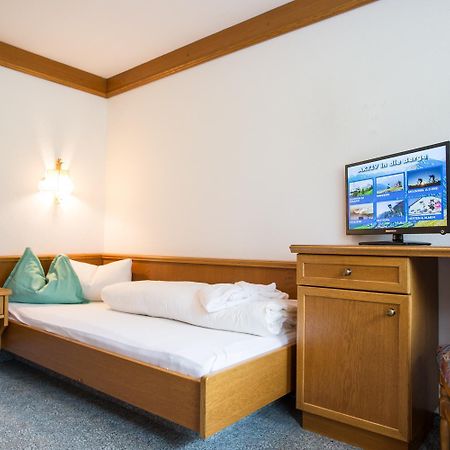 Alpenresidenz Ballunspitze - Kinderhotel Galtur Ruang foto