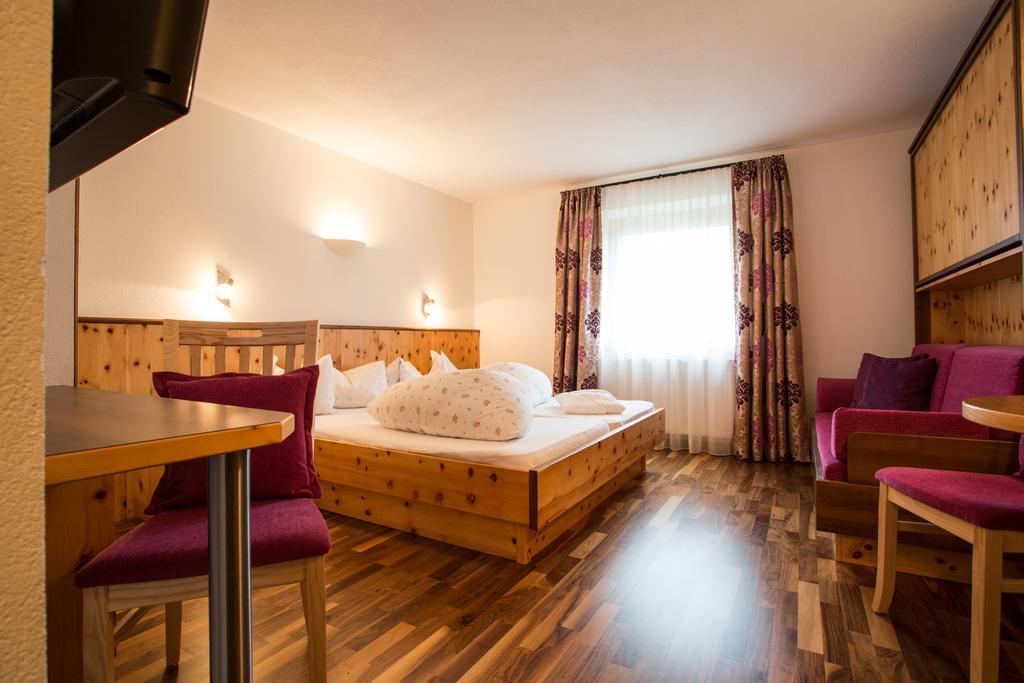 Alpenresidenz Ballunspitze - Kinderhotel Galtur Ruang foto